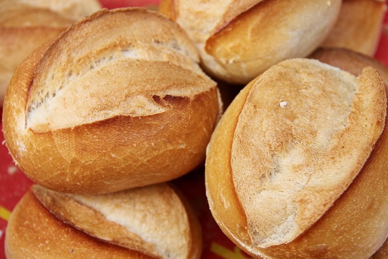 Panini ovali con taglio profondo e mollica farinosa